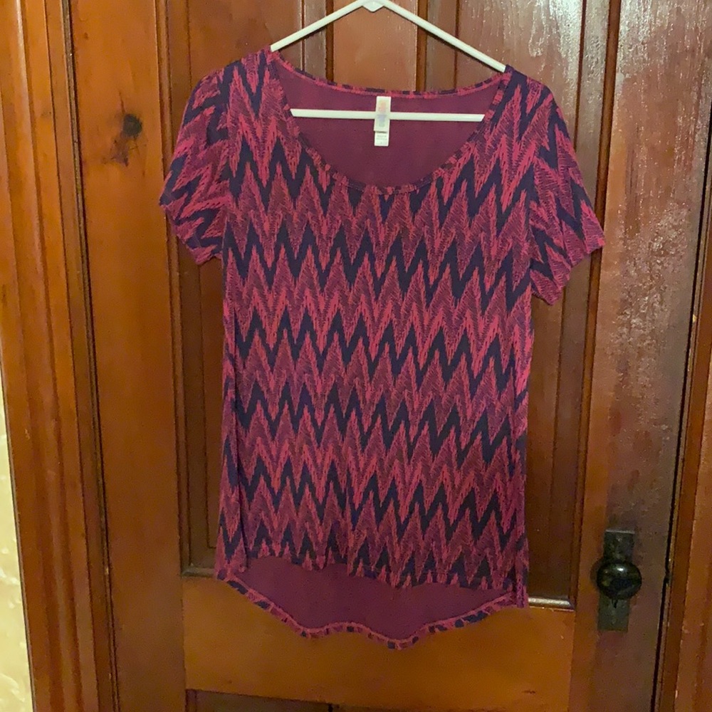 🍓3/$15🍓Lularoe classic tee size small.